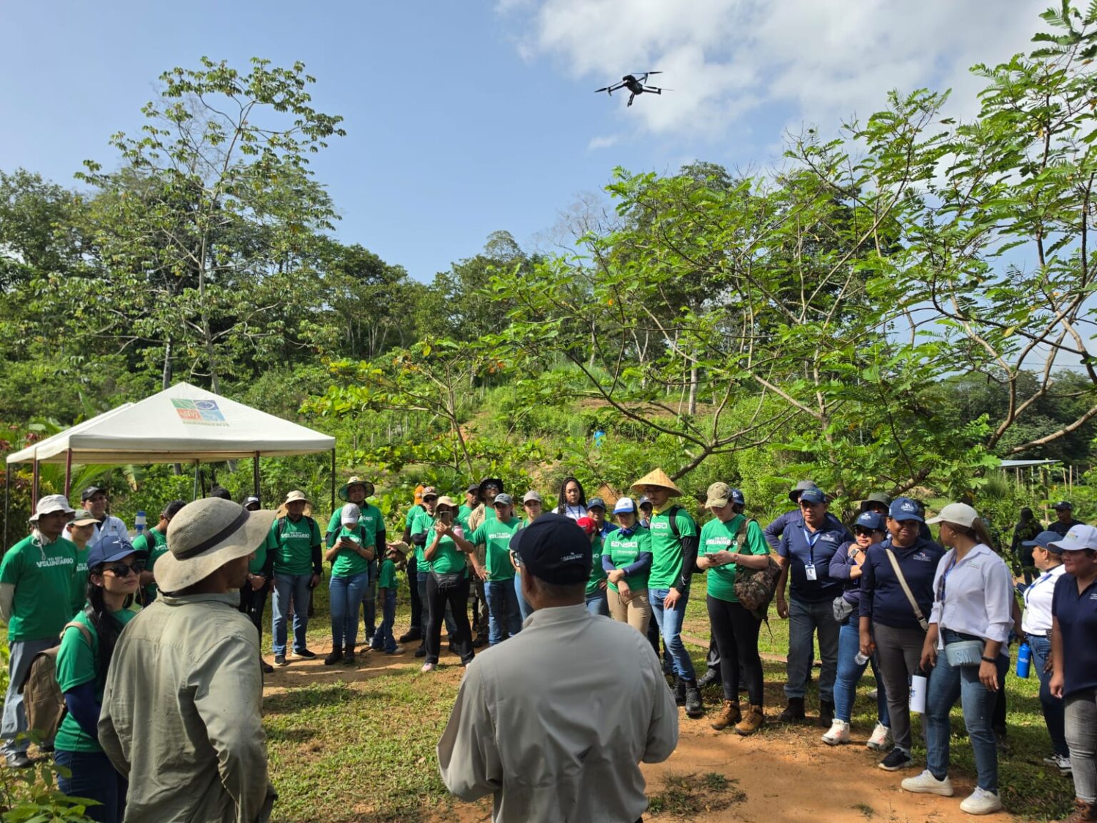 Reforestation day at Finca Hierbawena with the Ministry of Environment and ENSA